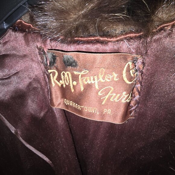 R.M. TAYLOR CO. FUR COAT - Picture 4 of 15